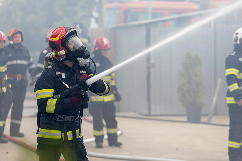 a luat foc o casa din comuna 23 august pompierii din mangalia intervin cu mai multe autospeciale 6809005612d6f