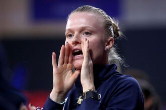 a pierdut fara drept de apel dar i a spus arbitrei sa ii ceara adversarei sa si dea cu deodorant 6801028d60317