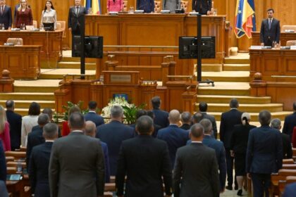 absentele ii ard la buzunar pe parlamentari cei care lipsesc nemotivat de la sedinte vor fi sanctionati cu 5 din indemnizatie 67ed60ef1461a