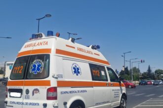 accident la intersectia bulevardului aurel vlaicu cu strada celulozei doua autoturisme s au ciocnit 67ed4994daeff