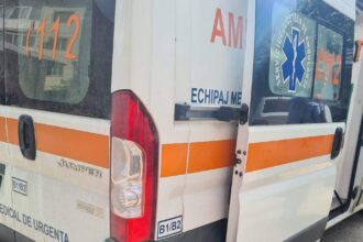 accident rutier in sensul giratoriu de la costinesti spre 23 august politia si ambulanta au intervenit la fata locului 680f7693a3fa6
