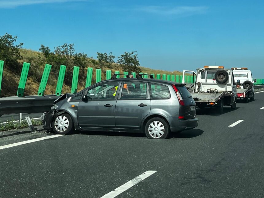 accident rutier pe a2 in zona medgidia un autoturism a intrat in parapet 681213d36b67d