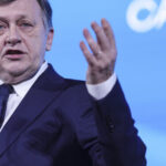 alegeri prezidentiale 2025 crin antonescu vaneaza inca o data dupa ani de pauza un loc in prim planul politicii romanesti 67ec6b6c592c2