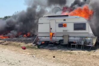 alerta la harsova arde o rulota in zona bailor puturoasa doi varstnici au arsuri grave 6803be64941c7