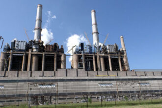 americanii grecii si turcii au semnat contractele de construire a 4 parcuri fotovoltaice de 550 mw pentru decarbonarea complexului energetic oltenia 67ffa59f74b09