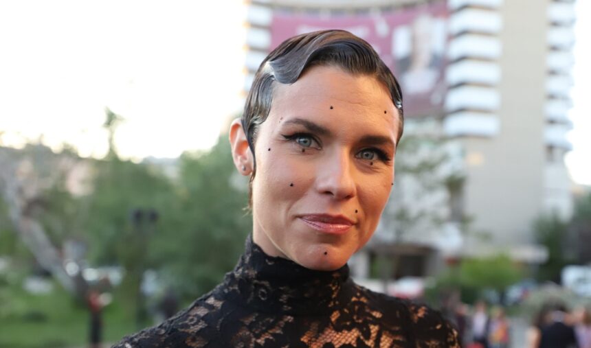 ana ularu cu lenjeria intima la vedere la gala premiilor gopo 2025 actrita a purtat o tinuta indrazneata 6811f5a126faf