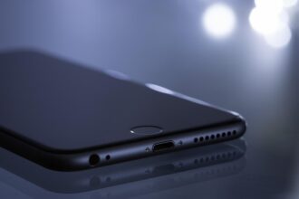 apple a transportat iphone uri in valoare record de 2 miliarde de dolari din india in martie pe fondul iminentei tarifelor impuse de trump 67ff9b14c4de8
