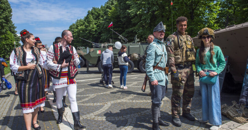 aproape 90 dintre romani cred ca romania trebuie sa ramana in ue si nato sondaj inscop 67f7a0e663572