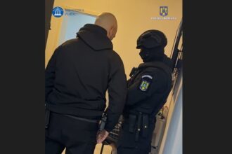 arestat la constanta pentru trafic de droguri si proxenetism mascatii l au vizitat la domiciliu si i au confiscat obiectul muncii 67ed4345ba4e8