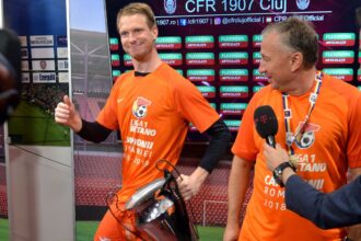 arlauskis l a intepat pe dan petrescu inainte de fcsb cfr cluj cunoscandu l pe petrescu o sa vina cu trei autocare in poarta 680493d150c8c