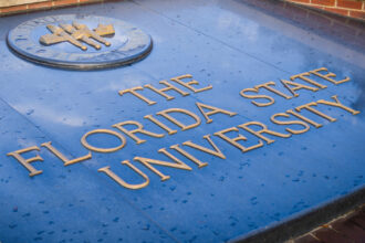 atac armat la universitatea din florida 6 oameni sunt in stare grava un suspect a fost retinut 68015e75b700a
