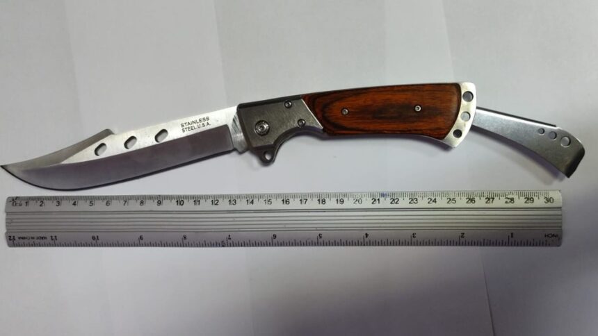 barbat periculos cu un briceag asupra lui depistat de jandarmi pe holul judecatoriei din medgidia 67ed2fc6ed35b