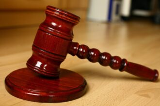 barbatul care a ucis cu cruzime doi catei liber sa meaga la munca judecatorii au decis sa il trimita in arest la domiciliu 680a58ec0ef6a