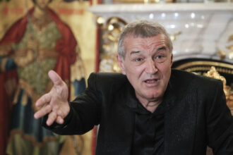 becali a initiat o lege ca inchisoarea sa fie executata si la domiciliu de anumite persoane vrea si ca detinutii sa aiba drept la invoire si permisie 68086c247dcec
