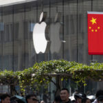 ca sa evite tarifele lui donald trump impuse chinei apple a decis sa transporte 600 de tone de telefoane cu avionul din india 67f80f2536794