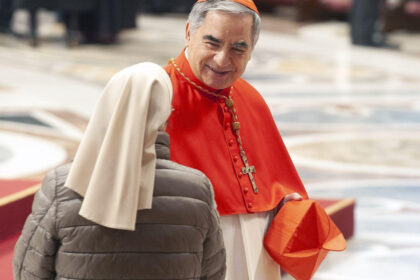 cardinalul italian condamnat pentru deturnare de fonduri spune ca nu va participa la conclavul pentru alegerea noului papa 6810ddaf24bd8