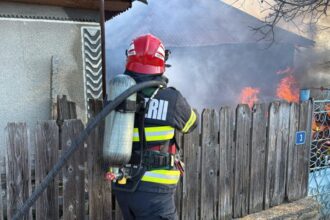 casa din murfatlar cuprinsa de flacari interventie de amploare a pompierilor 68037e1b10a17