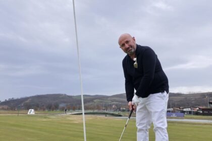 catalin scarlatescu a fost muscat de o insecta si s a infectat juratul de la masterchef nevoit sa mearga cu un cadru e ciudat 67fcfc446319d