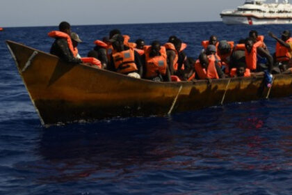 cel putin 142 de persoane au fost urmarite penal in 2024 pentru ca au salvat sau ajutat migranti in europa 681076510c3a0