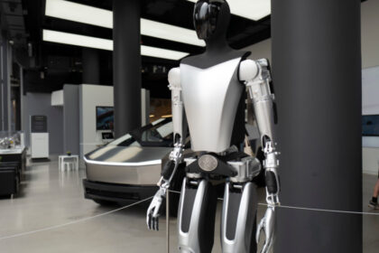 china pune piedici robotilor umanoizi ai lui musk ce incearca sa negocieze miliardarul american si ce pretentii are beijingul 68093155067e0