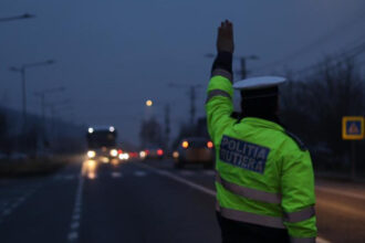 circulatie oprita pe dn 13 in judetul mures o cisterna s a rasturnat intr o curba soferul a fost ranit 67f4186dba5b2