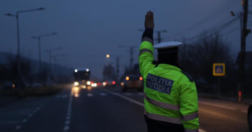 circulatie oprita pe dn 13 in judetul mures o cisterna s a rasturnat intr o curba soferul a fost ranit 67f4186dba5b2