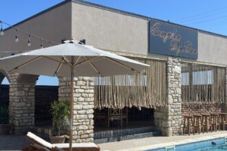 complex turistic cu piscina de vanzare in costinesti proprietarii cer 165 milioane de euro 680da7a876fac