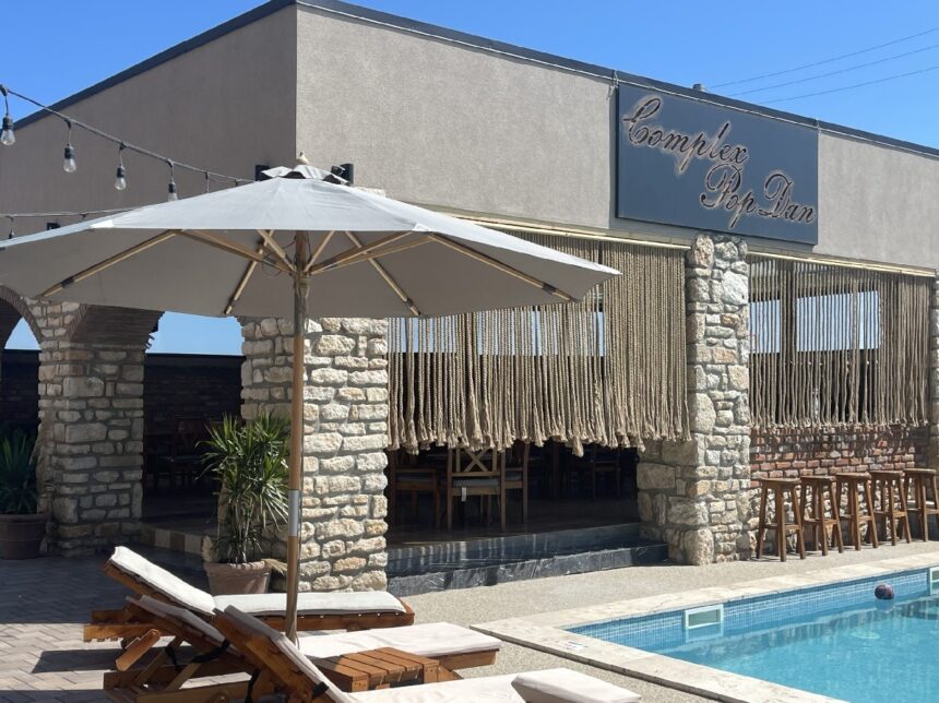complex turistic cu piscina de vanzare in costinesti proprietarii cer 165 milioane de euro 680da7a876fac