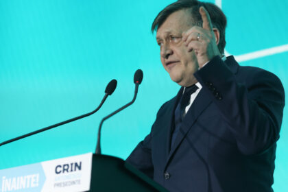crin antonescu il ataca pe nicusor dan incearca sa jefuiasca o femeie fara aparare 67fa89c63cdf8