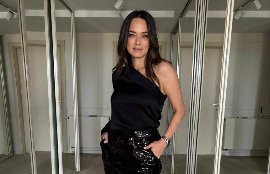 cum a aparut andreea raicu de paste alaturi de mariuca fetita pe care a adoptat o cu sufletul au mers la preotul care le a facut cunostinta 680742b0915e6