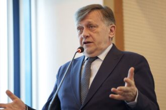 cum a fost pozat crin antonescu alaturi de irina fata lui tanara in varsta de 24 de ani a avut si un mesaj pentru tatal ei 67fe16480652b