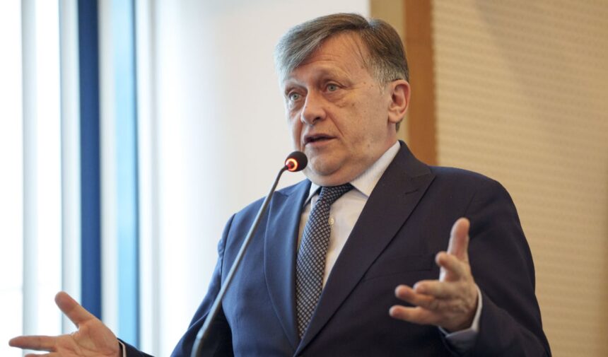 cum a fost pozat crin antonescu alaturi de irina fata lui tanara in varsta de 24 de ani a avut si un mesaj pentru tatal ei 67fe16480652b