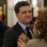 cum s a imbracat partenera lui nicusor dan la cea de a doua dezbatere prezidentiala de la palatul cotroceni mirabela a atras atentia tuturor prin simplitate si eleganta 6811e4fc2ab0e