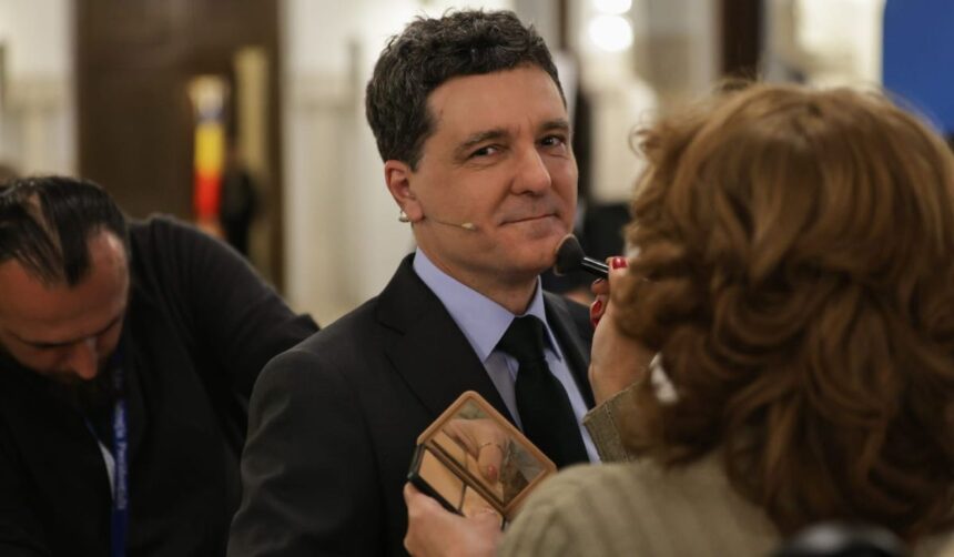 cum s a imbracat partenera lui nicusor dan la cea de a doua dezbatere prezidentiala de la palatul cotroceni mirabela a atras atentia tuturor prin simplitate si eleganta 6811e4fc2ab0e