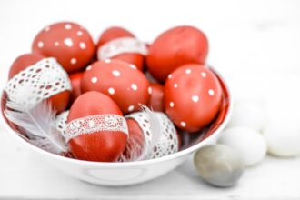 cum se vopsesc ouale de paste cu ingrediente naturale din bucatarie simplu usor si spectaculos 6800d79e9cc46