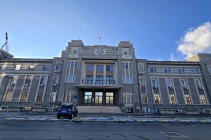 curatenie generala in portul constanta cn apm aloca aproape 4 milioane de lei pentru intretinerea spatiilor administrative 6800ca2f40ab4