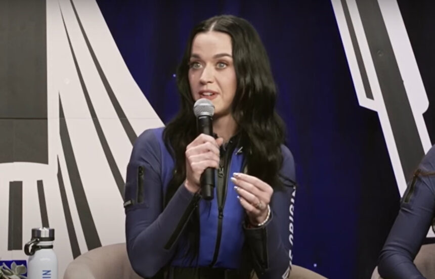 de ce katy perry nu a cantat una dintre melodiile sale in spatiu este despre noi imagini cu cantareata care a simtit gravitatia in capsula spatiala 67fe20dd15af1