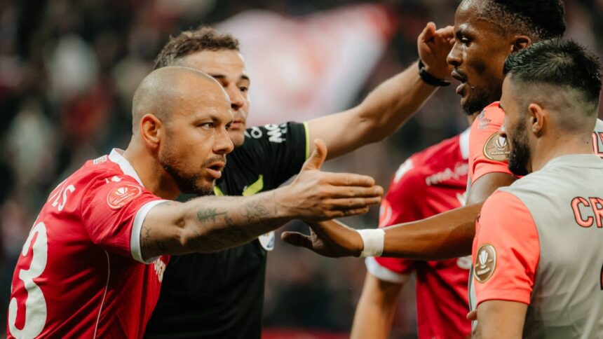 dinamo o ajuta pe rivala fcsb in cursa la titlu cum arata clasamentul cu patru etape inainte de final 680fe272ce9f4