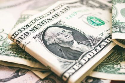 dolarul american se prabuseste a atins cel mai scazut nivel din ultimii trei ani piata transmite un semnal clar 6807671698ded