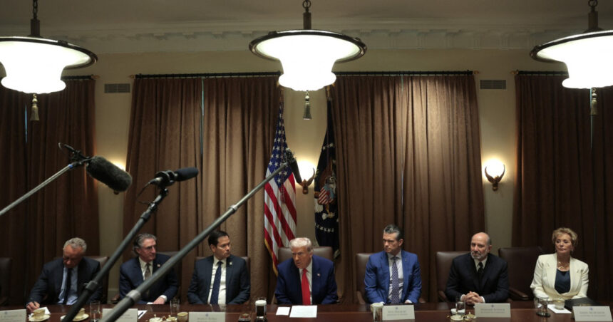 donald trump vrea sa incheie 90 de acorduri comerciale in 90 de zile insa expertii avertizeaza asupra riscurilor 67fccfb13b8ae