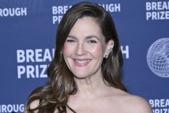 drew barrymore dezvaluie secretul imbatranirii frumoase dupa ce si a facut prima operatie estetica la 17 ani vad ca am gat de curcan 680de98ee6cf3