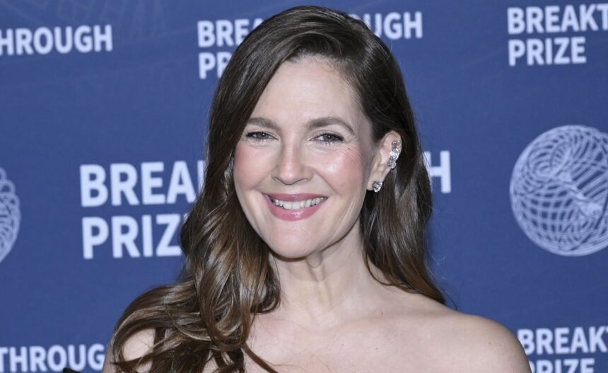 drew barrymore dezvaluie secretul imbatranirii frumoase dupa ce si a facut prima operatie estetica la 17 ani vad ca am gat de curcan 680de98ee6cf3