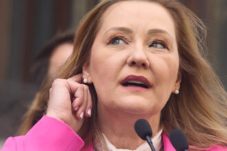 elena lasconi as face un referendum pentru adaugarea dreptului femeii la avort in constitutie 68128cb797dd6