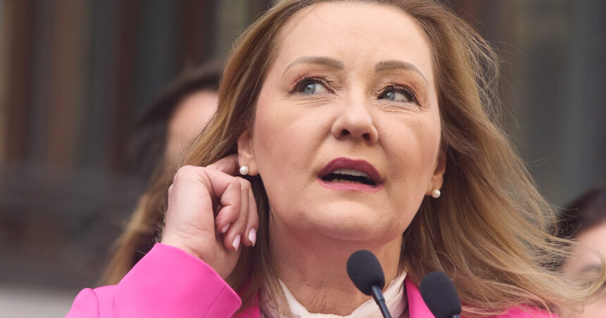 elena lasconi as face un referendum pentru adaugarea dreptului femeii la avort in constitutie 68128cb797dd6