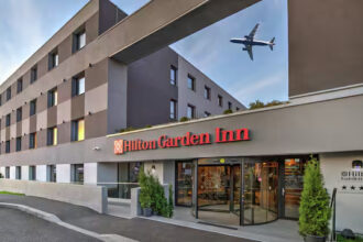 exclusiv primul hotel dintr un aeroport romanesc va fi vandut confirmare 67edbfc89cb54