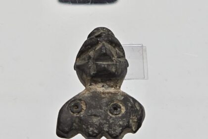 fereastra catre credintele antice amuleta rara din carbune descoperita intr un mormant de copil in necropola tomisului 67f5e8eb5b797