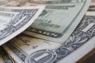fondurile de hedging renunta la activele riscante inainte de ziua eliberarii anuntata de trump 67ecf36638ca7