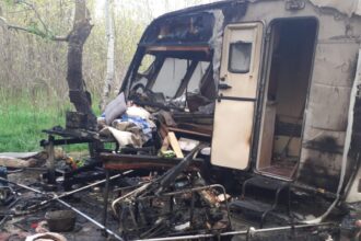 foto a murit turista a carei rulota a luat foc la harsova la baile puturoasa 68063ef89b033