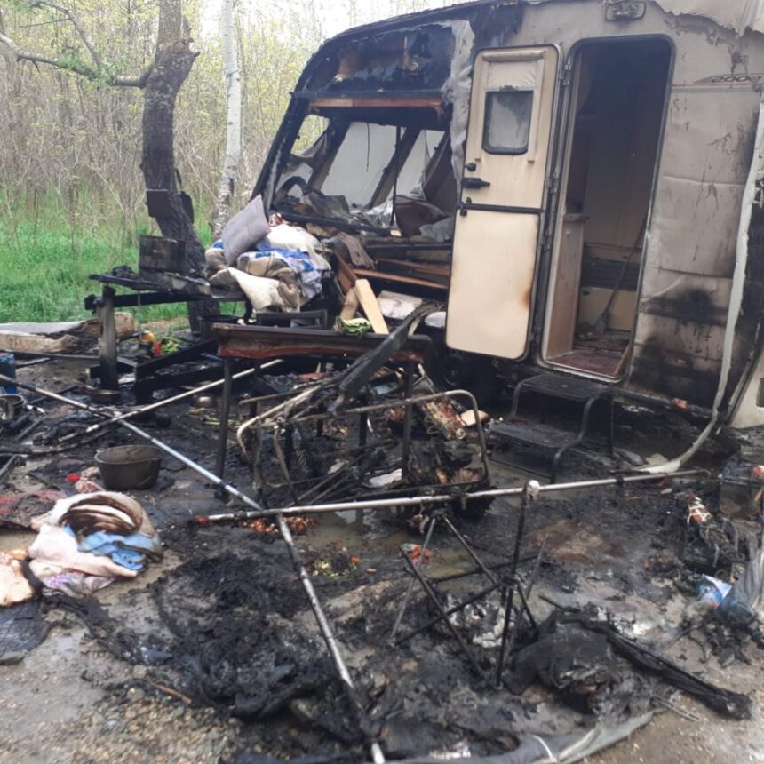 foto a murit turista a carei rulota a luat foc la harsova la baile puturoasa 68063ef89b033