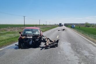 foto accident groaznic 4 masini s au ciocnit pe un drum european intens circulat traficul este blocat 680e1f63b914c